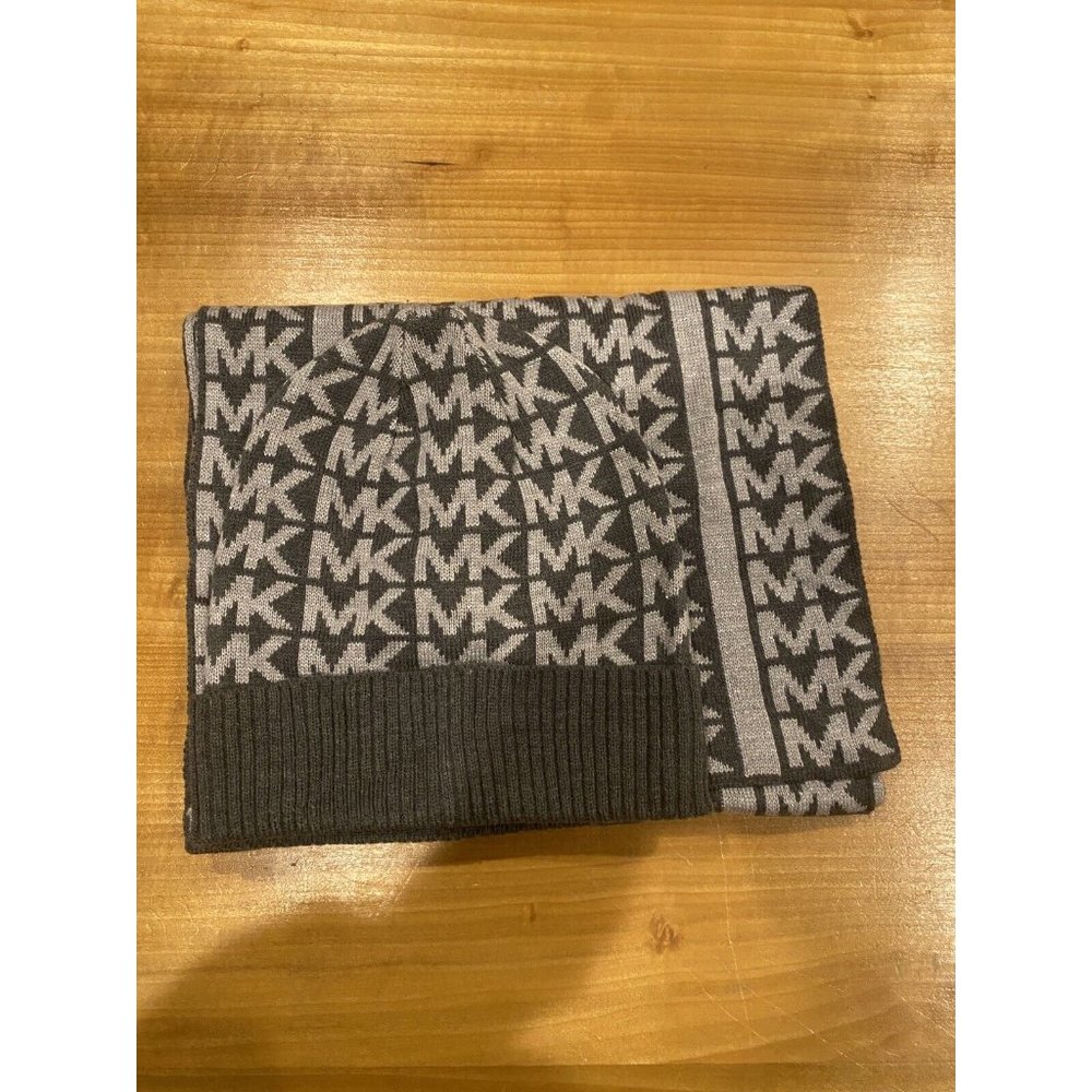 Michael Kors Hat and Scarf Set New